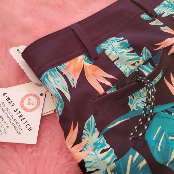 Roxy board shorts - Picture 8 of 14
